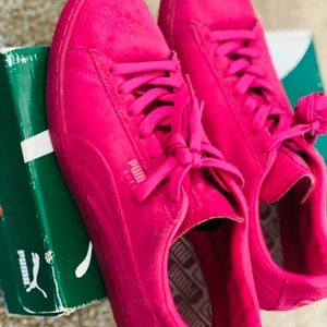 Pink pumas